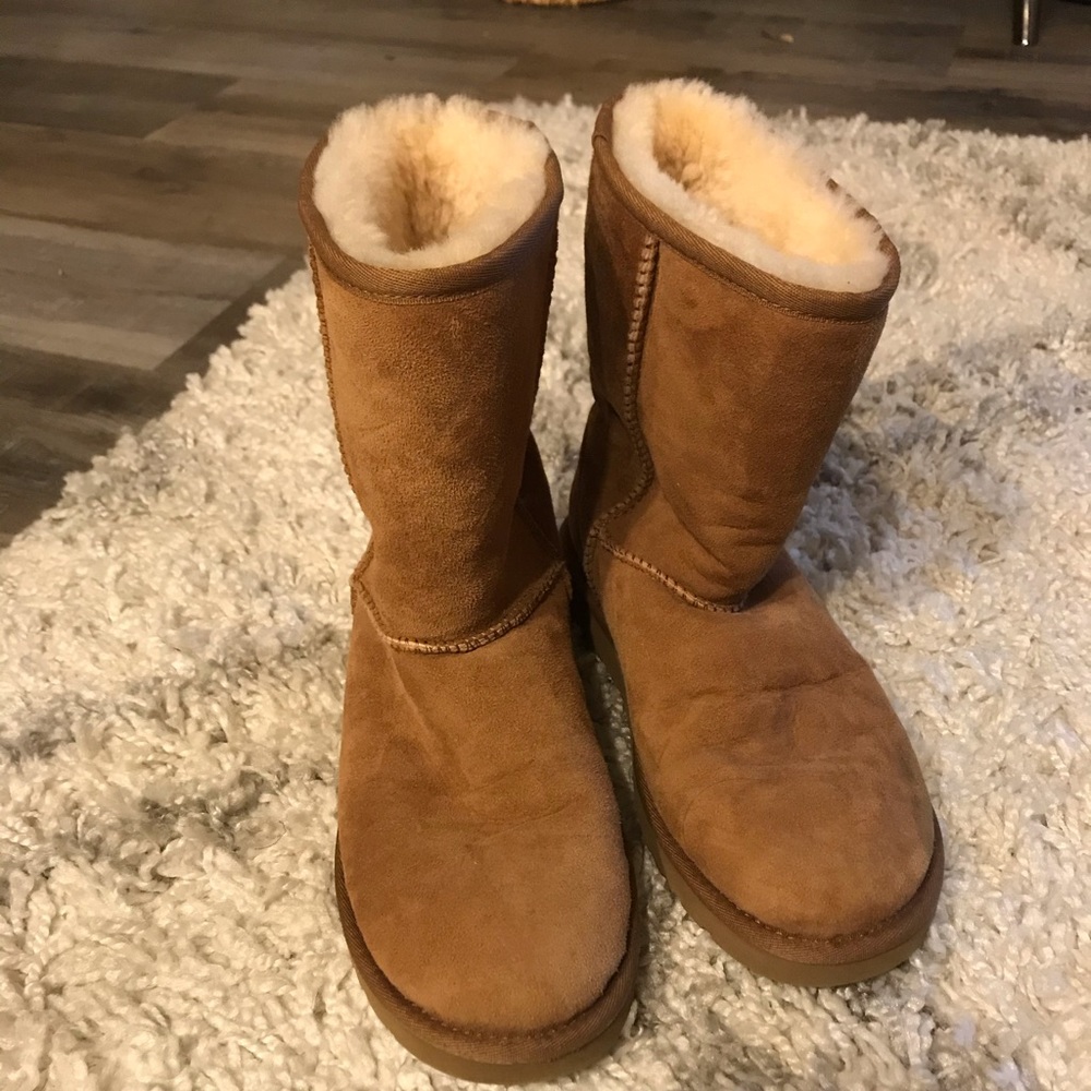 Tan Original Size 7 Uggs